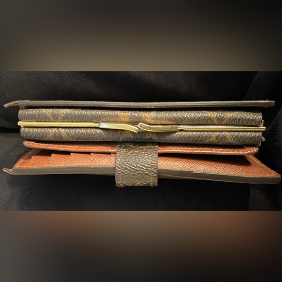 Louis Vuitton Monogram Bifold Wallet - Picture 4 of 12